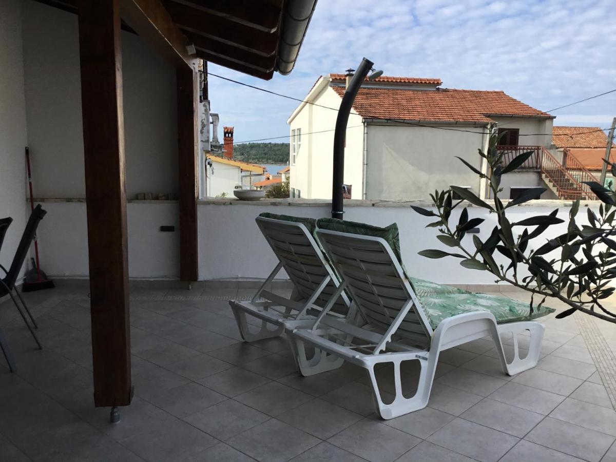 Stein Haus Villa Pirovac Exteriör bild