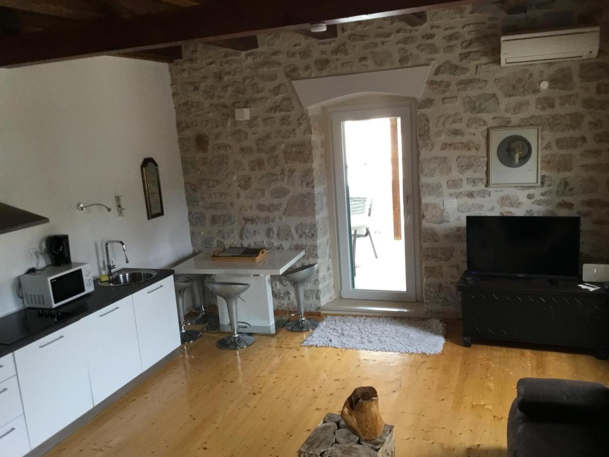 Stein Haus Villa Pirovac Exteriör bild